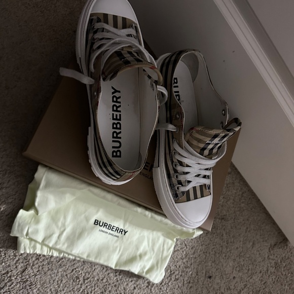 Burberry shoes - Picture 5 of 5